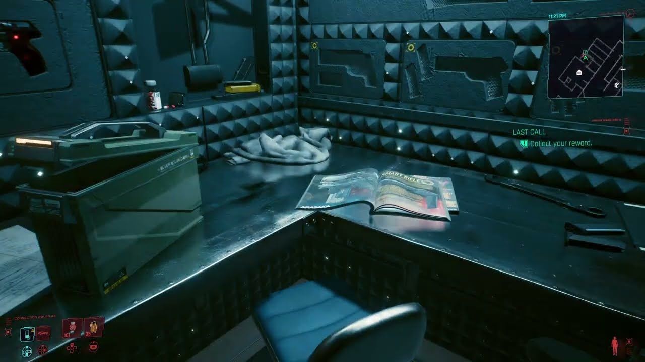 Simpanan apartmen dalam permainan dengan jaket Wolf School dan bilah Black Unicorn dalam Cyberpunk 2077