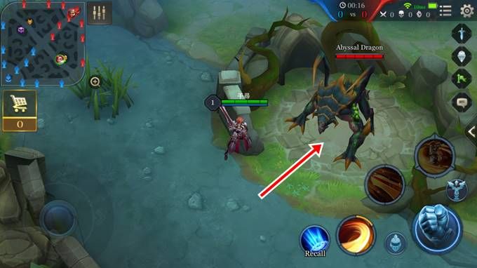 Hero fighting the Abyssal Dragon in Arena of Valor