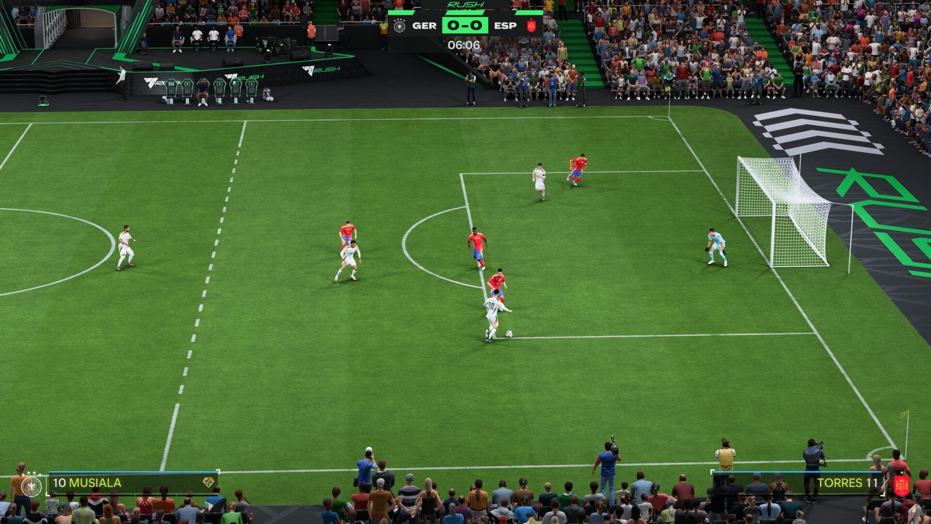 Vista de zoom en disputas de balón en Rush FC 25