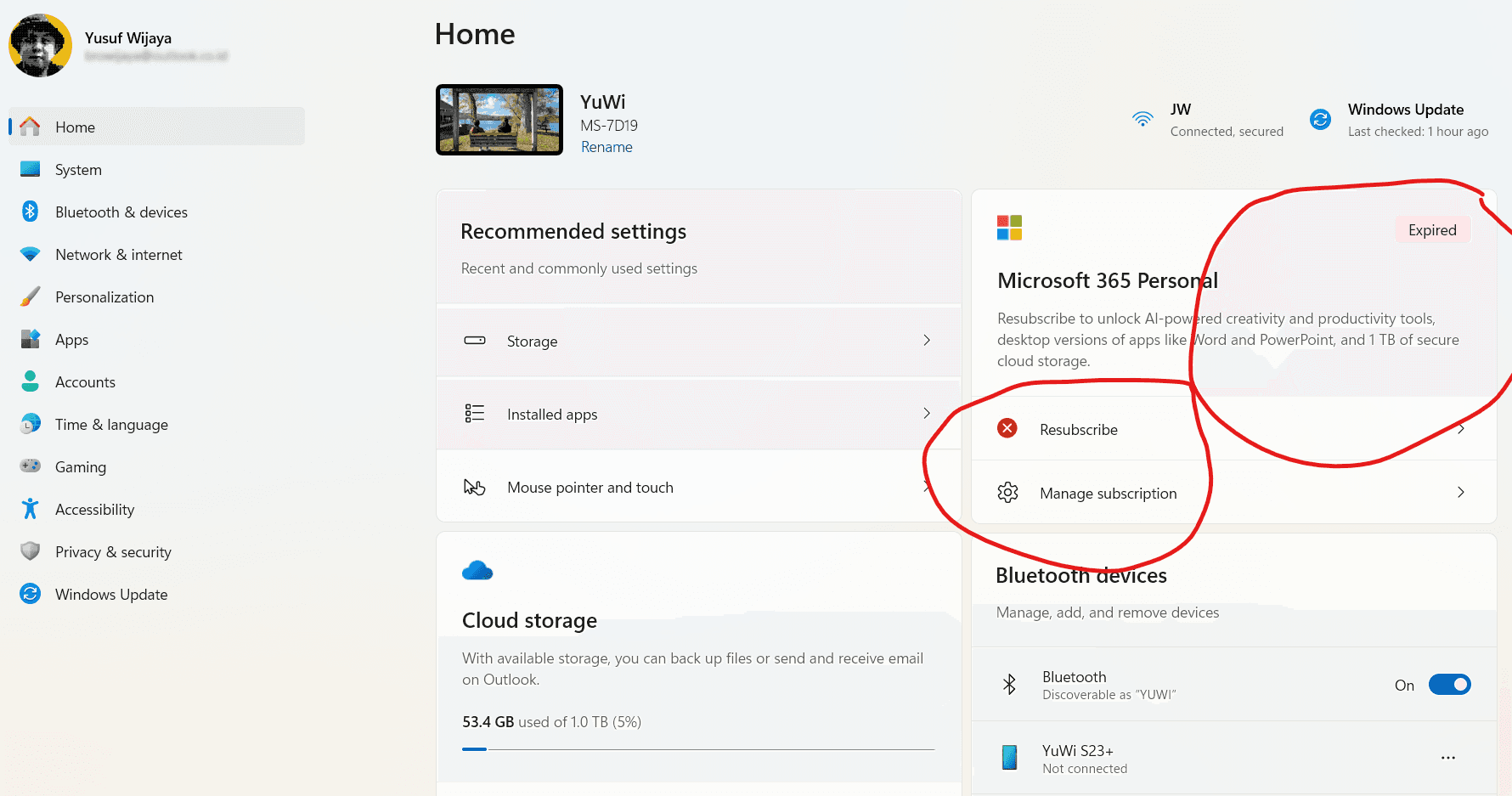 Stavový panel účtu Microsoft 365 zobrazující podrobnosti o aktivní regionální licenci a cloudovém úložišti