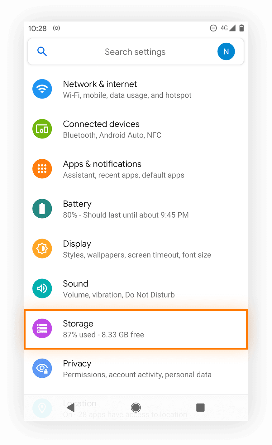 Skrin tetapan aplikasi Android yang memaparkan pilihan storan dan penggunaan bateri